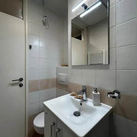 Eluma Apartment *